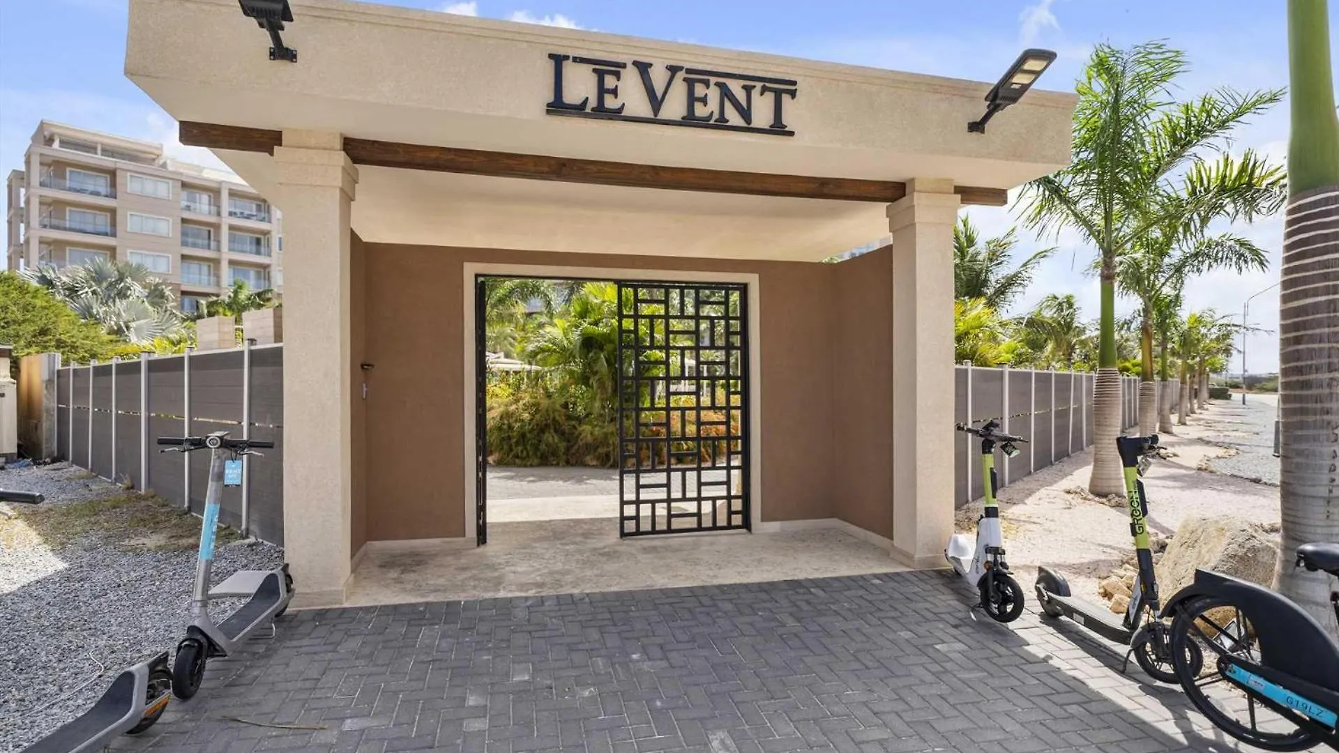 Dom wakacyjny Eaglebeach-Private Pool-Island Delights Townhome12 Palm Beach