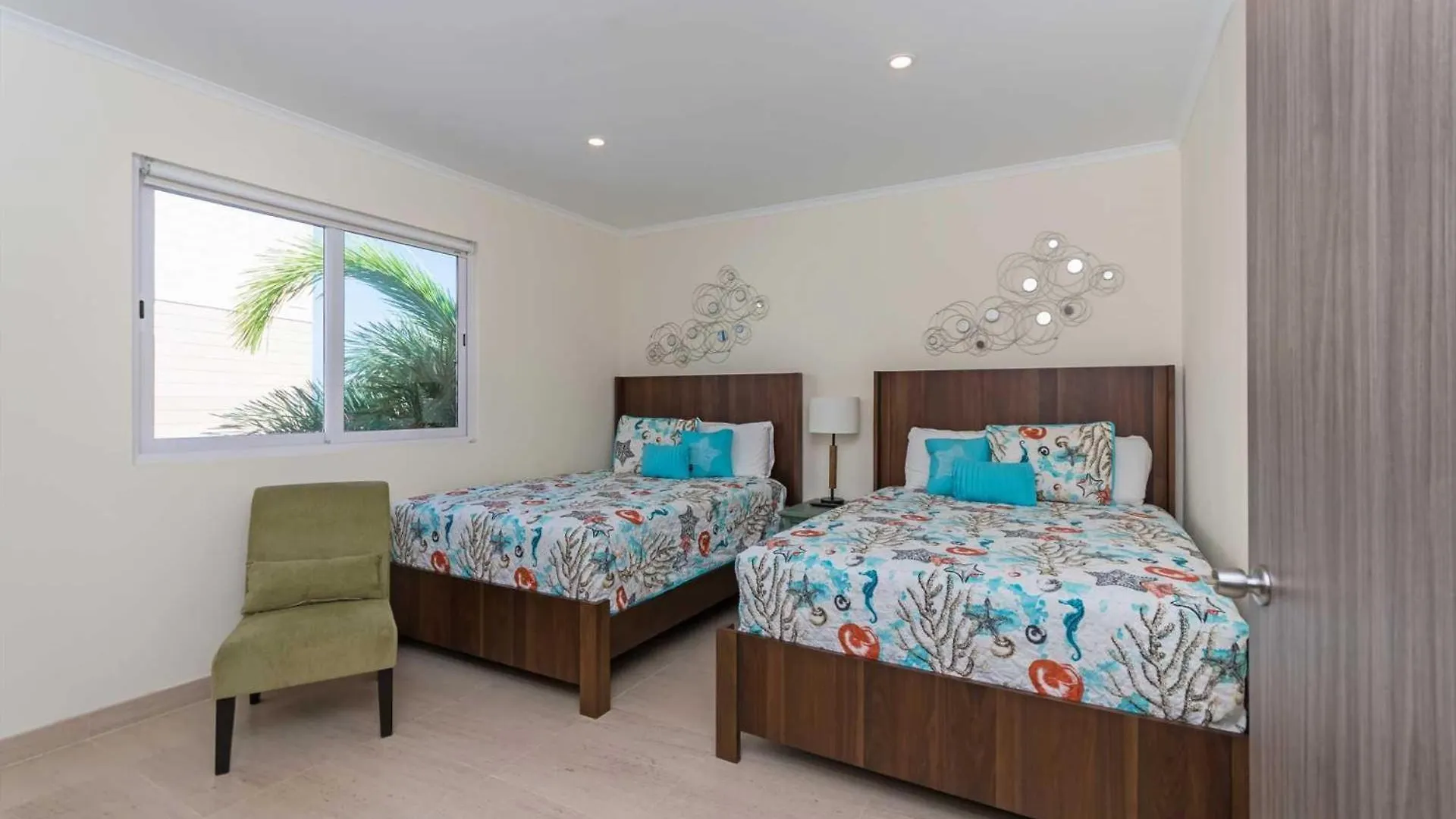 Dom wakacyjny Eaglebeach-Private Pool-Island Delights Townhome12 Palm Beach